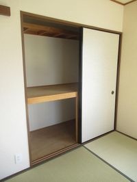 押入