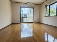 8帖洋間・南西窓