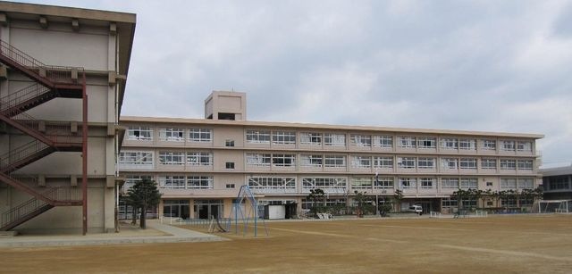 寝屋川市立南小学校