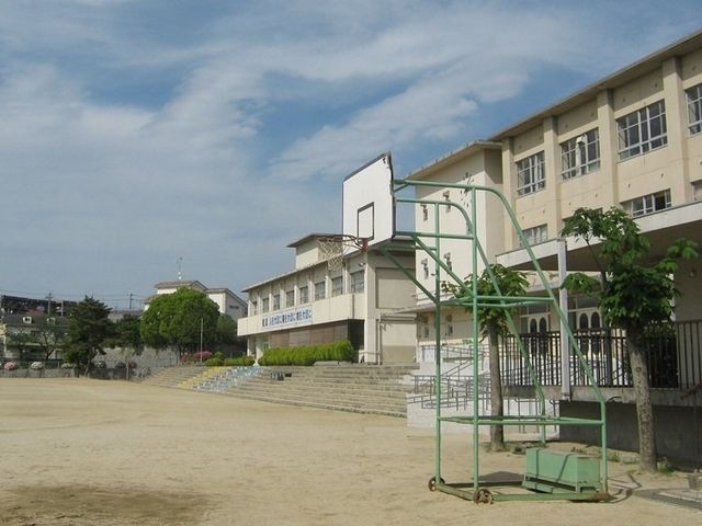 寝屋川市立第六中学校