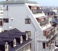 ロイヤル清水ビルの外観