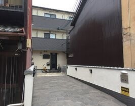 カッシーヤ西院の外観
