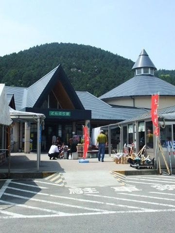 どんぶり館