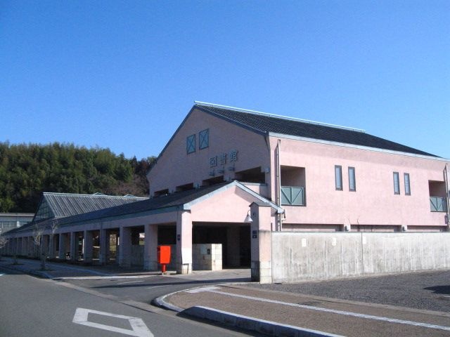 伊万里市民図書館