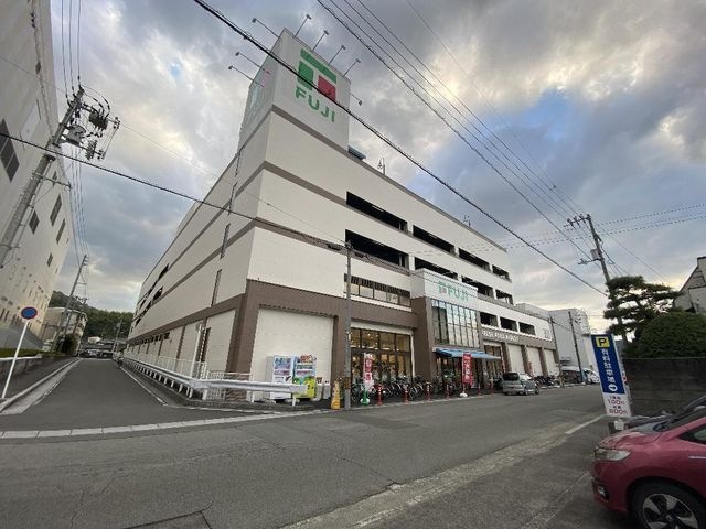 フジ宇和島桜町店