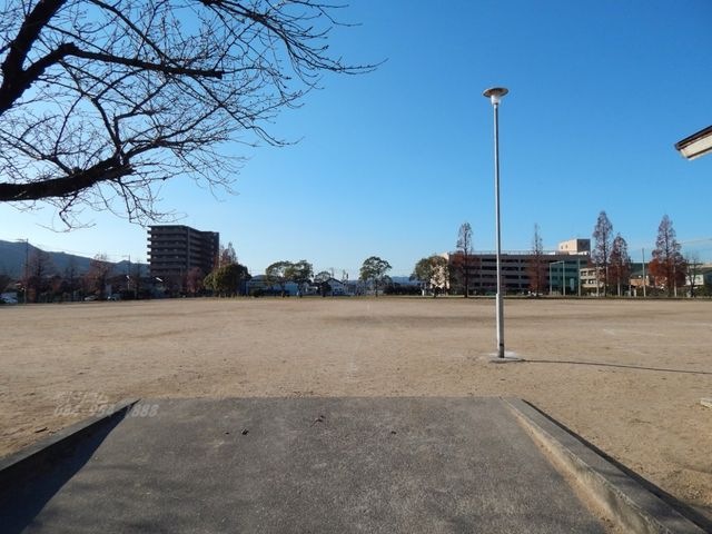 新涯四丁目公園運動場
