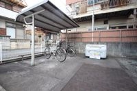 敷地内専用ごみ場と駐輪場