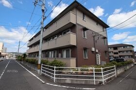 ファミーユスクエアー B棟の外観