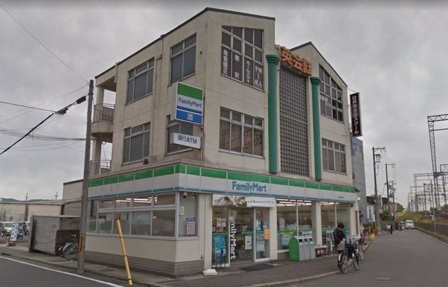 ファミリーマート富野荘駅前店