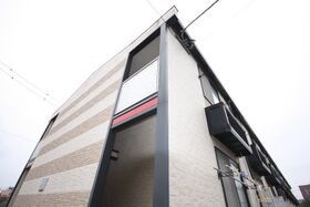 レオパレスルイーズ坂出の外観