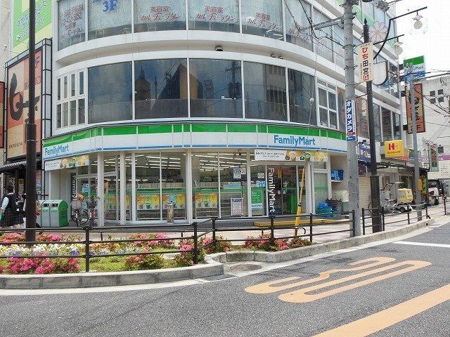 ファミリーマート貝塚駅前店