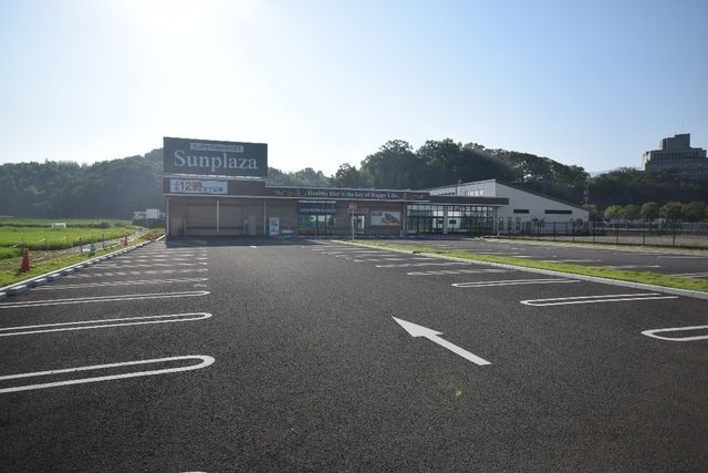 サンプラザ河南町芸大前店