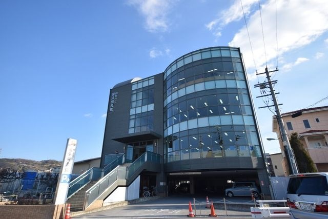 柏原市立国分図書館