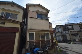 大和高田市磯野南町貸家の外観