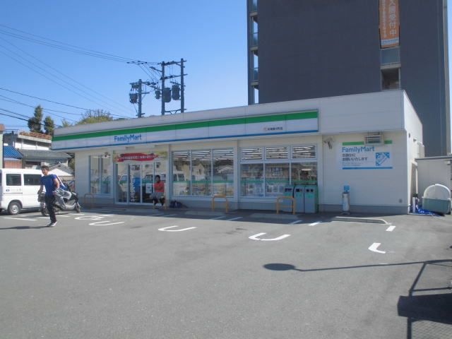 ファミリーマート折尾堀川町店