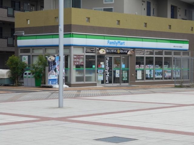 ファミリーマート都筑ふれあいの丘駅前店