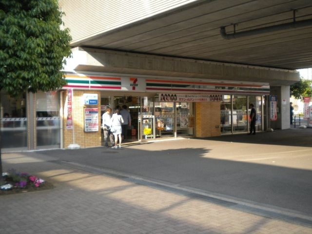 セブンイレブン横浜センター北駅店
