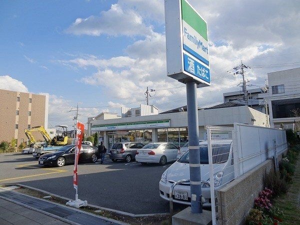 写真:ファミリーマート箕面小野原西店
