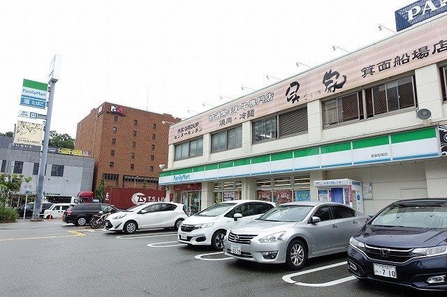 ファミリーマート箕面船場店