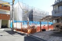 建築中