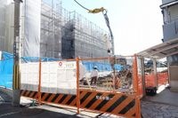 建築中