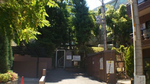関大工学部下出入口