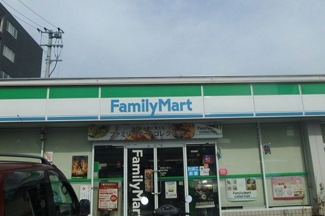 ファミリーマート中前川町店