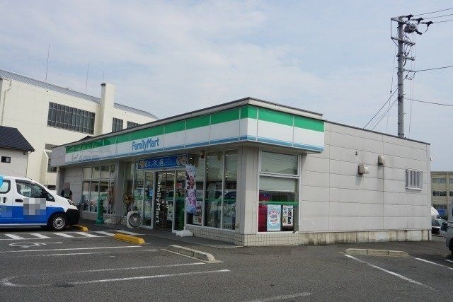 ファミリーマート鮎喰町店