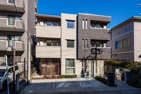 ラスティア泉中央の外観