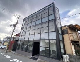 吉祥院テナントビルの外観