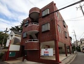 利休ビルの外観