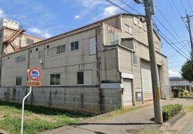 上鳥羽岩ノ本町貸倉庫の外観