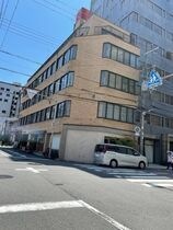 エイトビルの外観