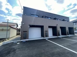 写真:EAST Garage PLACEの外観