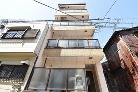 新礒田マンションの外観