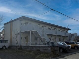 写真:そよ風と新緑のファミールハイツの外観